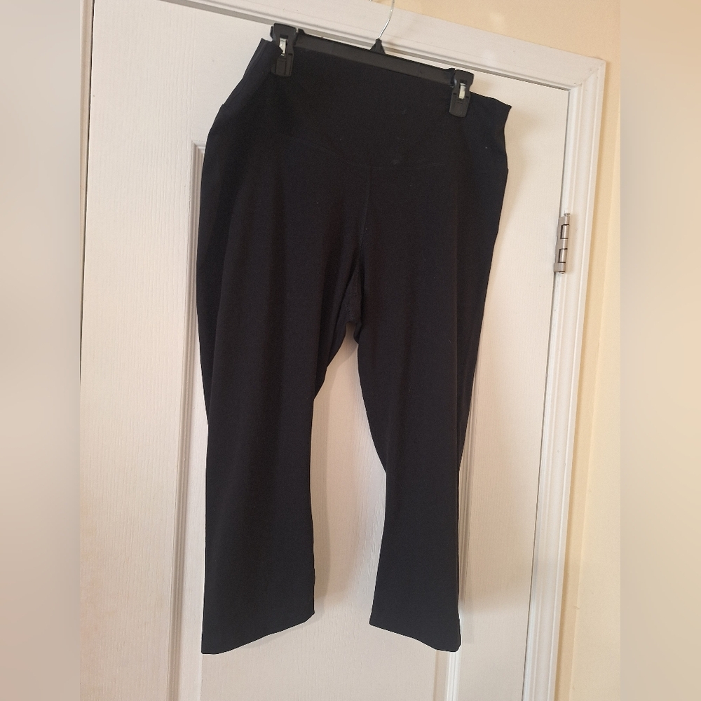 NWT High Rise Black Yoga Pants Cropped  XXL Old‎ Navy